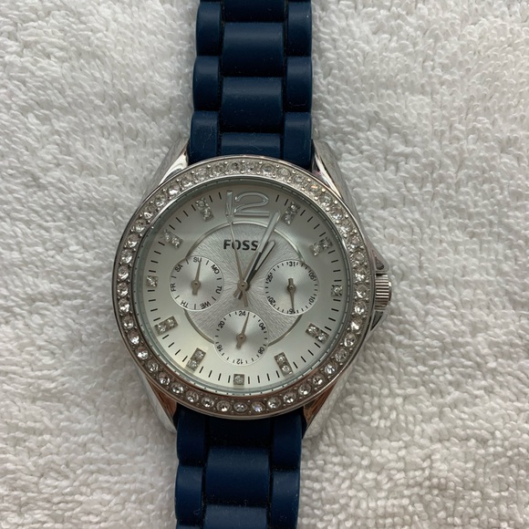 - Fossil Women Blue Watch Gently Used No box - Picture 2 of 11